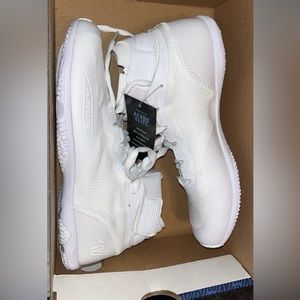 BRAND NEW Varsity Aeros cheer shoes